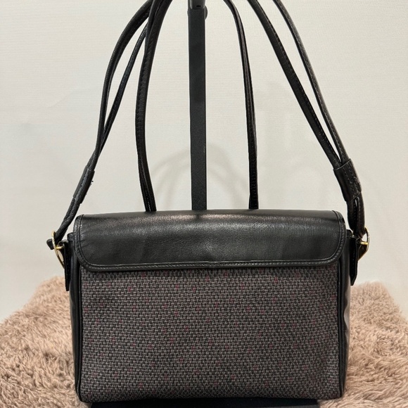 YSL Vintage Crossbody - Picture 2 of 16